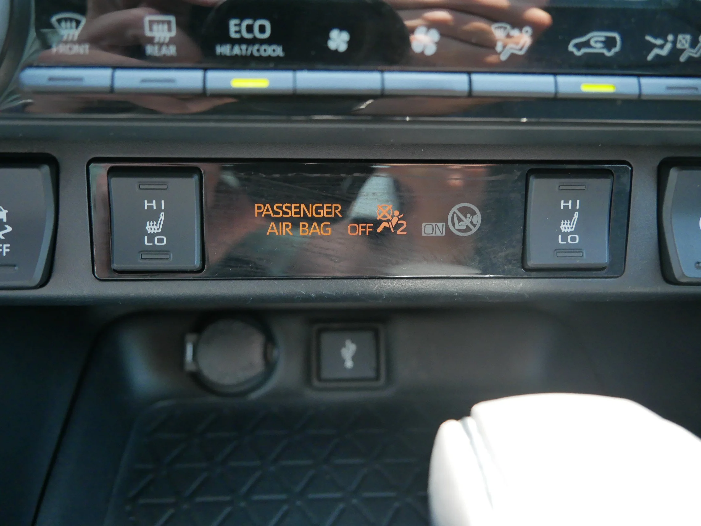 Used 2021 Magnetic Gray Metallic Toyota XLE Premium image 28
