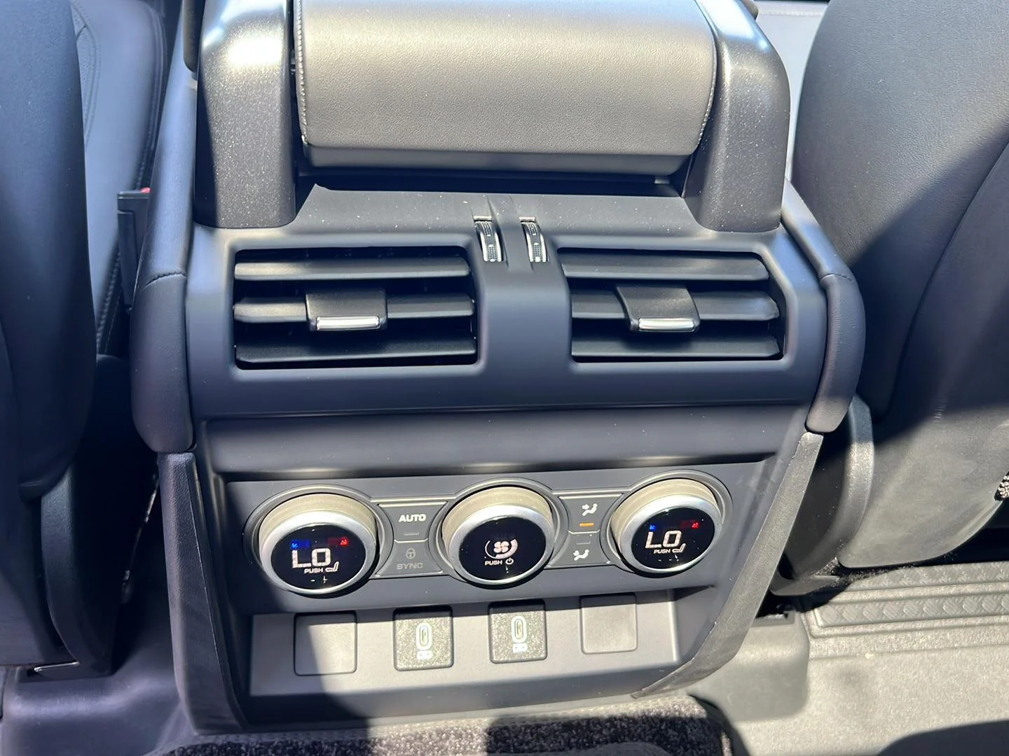 New 2026 Borasco Grey Metallic Land Rover X-Dynamic SE image 30