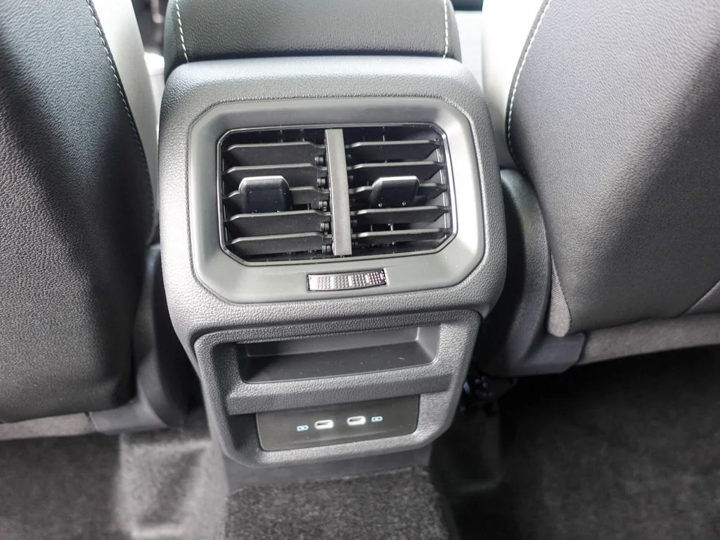 New 2026 Pure White Volkswagen 1.5T SE image 24