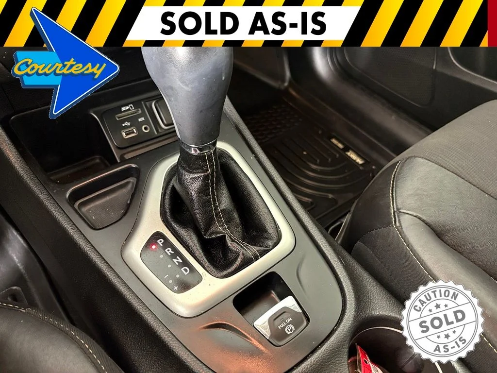 Used 2018 Silver Jeep Latitude Plus image 34