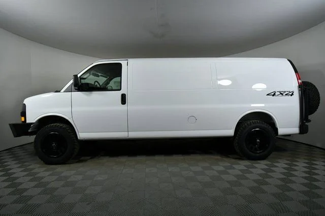 2025 Chevrolet Express Cargo Work Van - Photo 16
