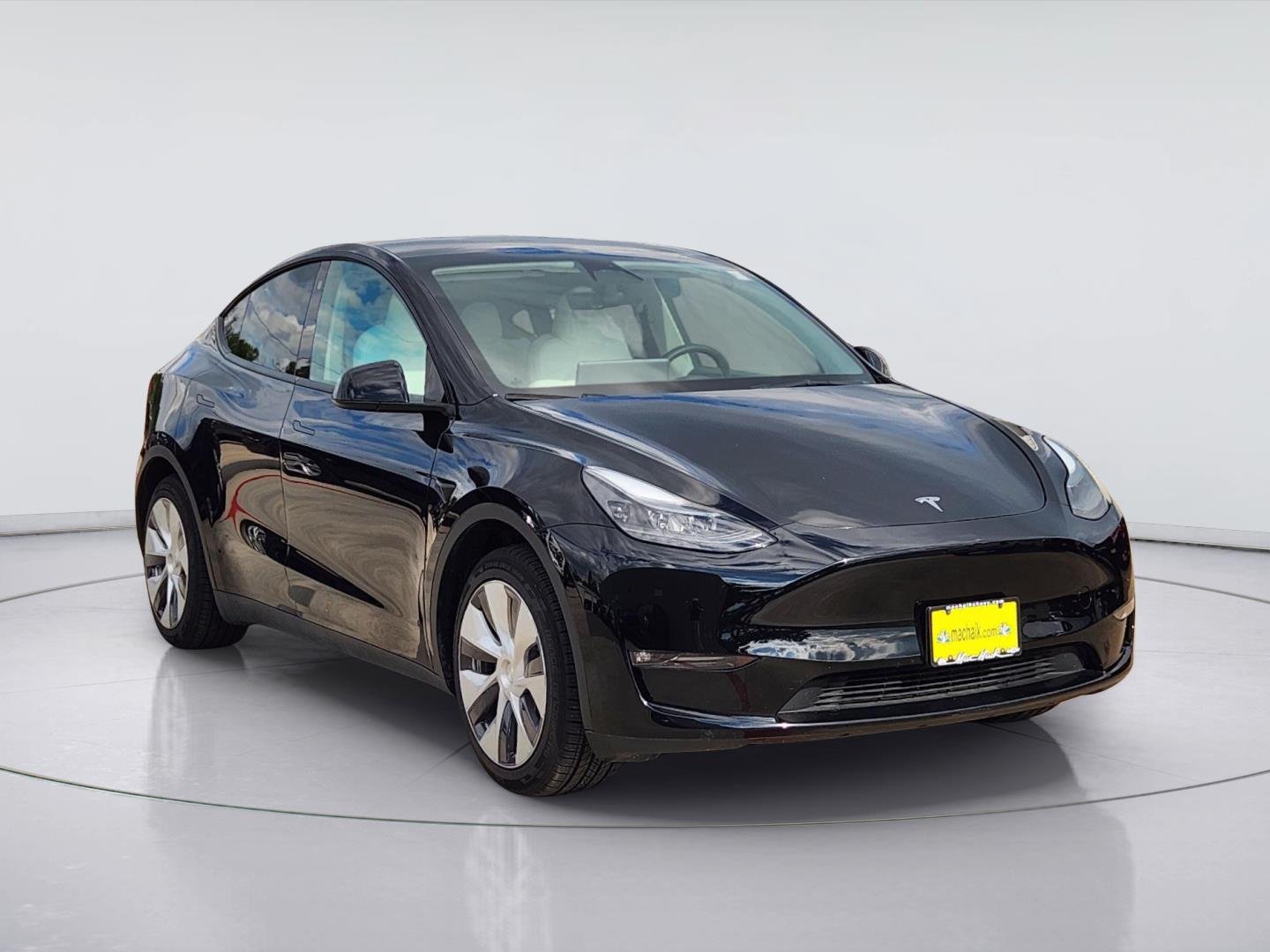 2023 Tesla Model Y photo 3 of 33
