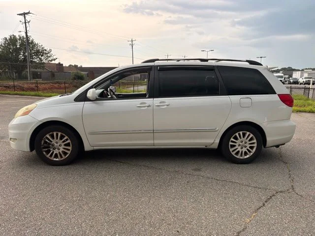 Used 2008 White Toyota XLE image 6