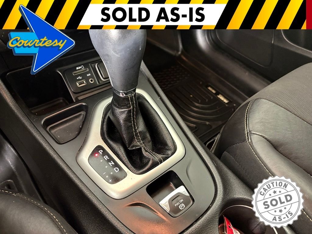 Used 2018 Silver Jeep Latitude Plus image 34