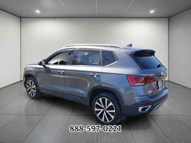 Certified Used 2024 Platinum Gray Metallic Volkswagen 1.5T SE image 3