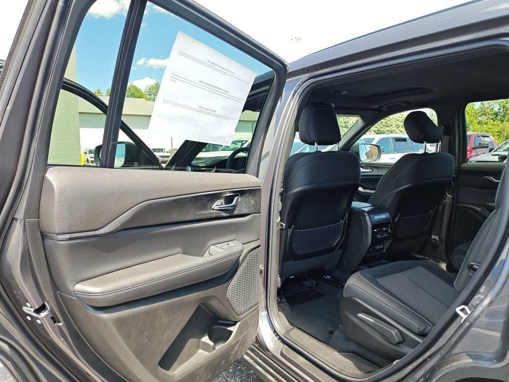 New 2026 Baltic Gray Metallic Clearcoat Jeep Altitude image 31