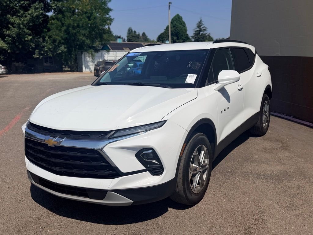 Used 2024 Summit White Chevrolet LT image 10