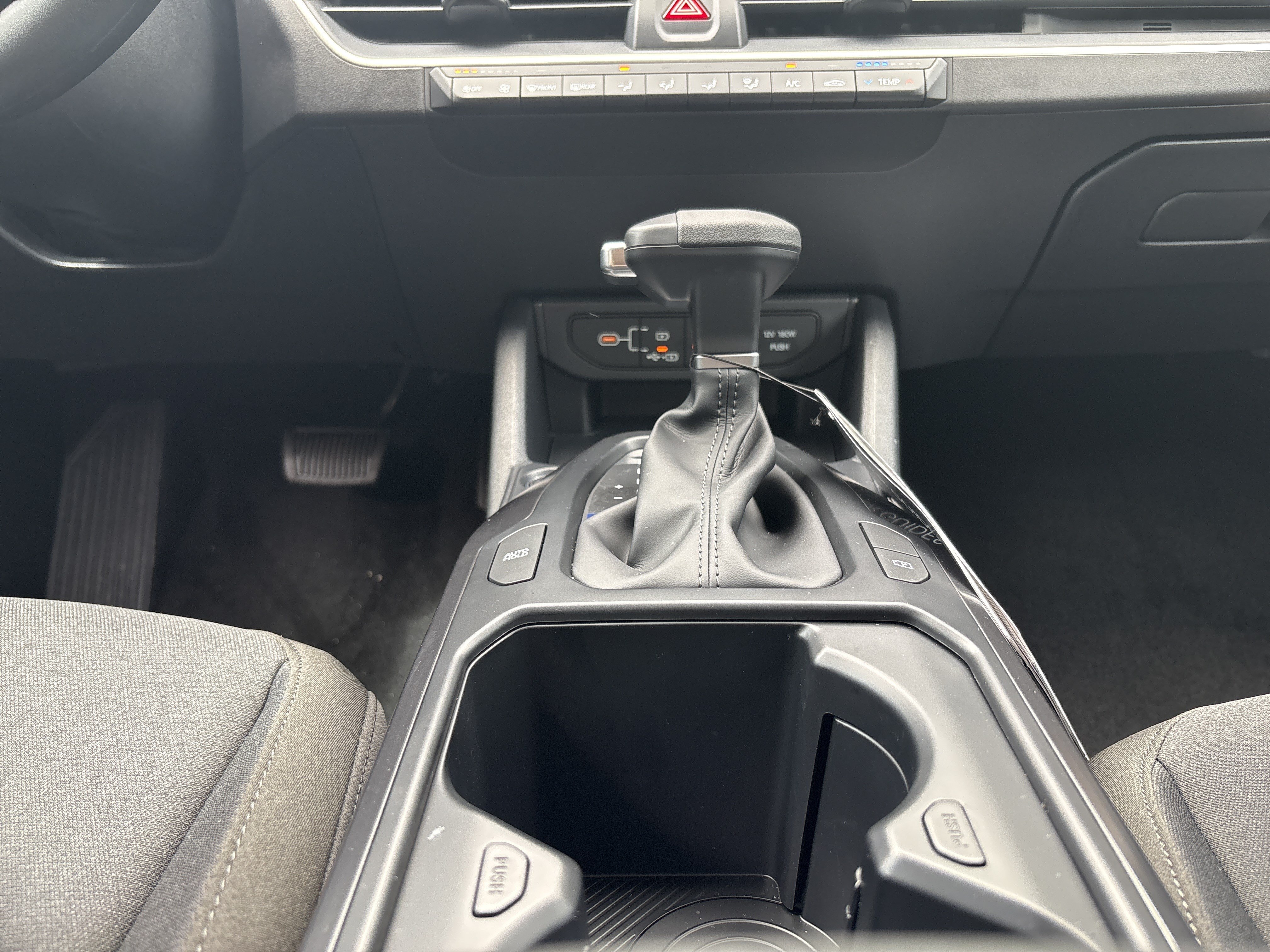 New 2026 Snow White Pearl Kia LXS image 3