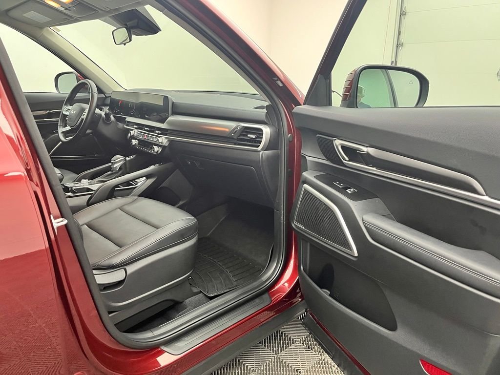 Used 2024 Red Kia S image 31