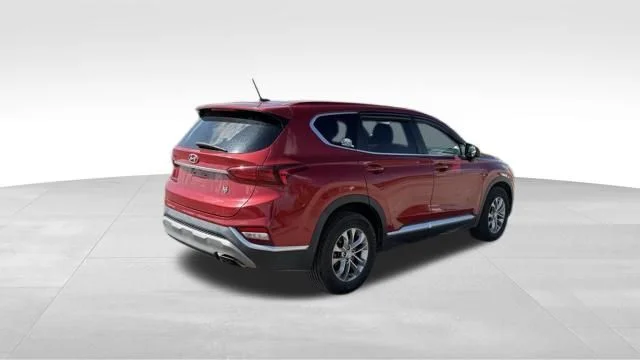Used 2019 Red Hyundai SE image 8