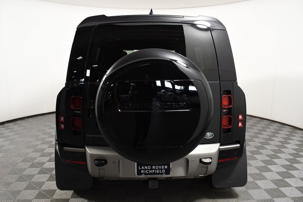 Used 2023 Santorini Black Metallic Land Rover X-Dynamic SE image 5