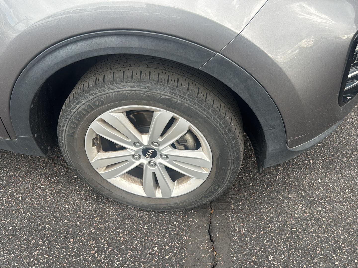 Used 2018 Mineral Silver Kia LX image 3