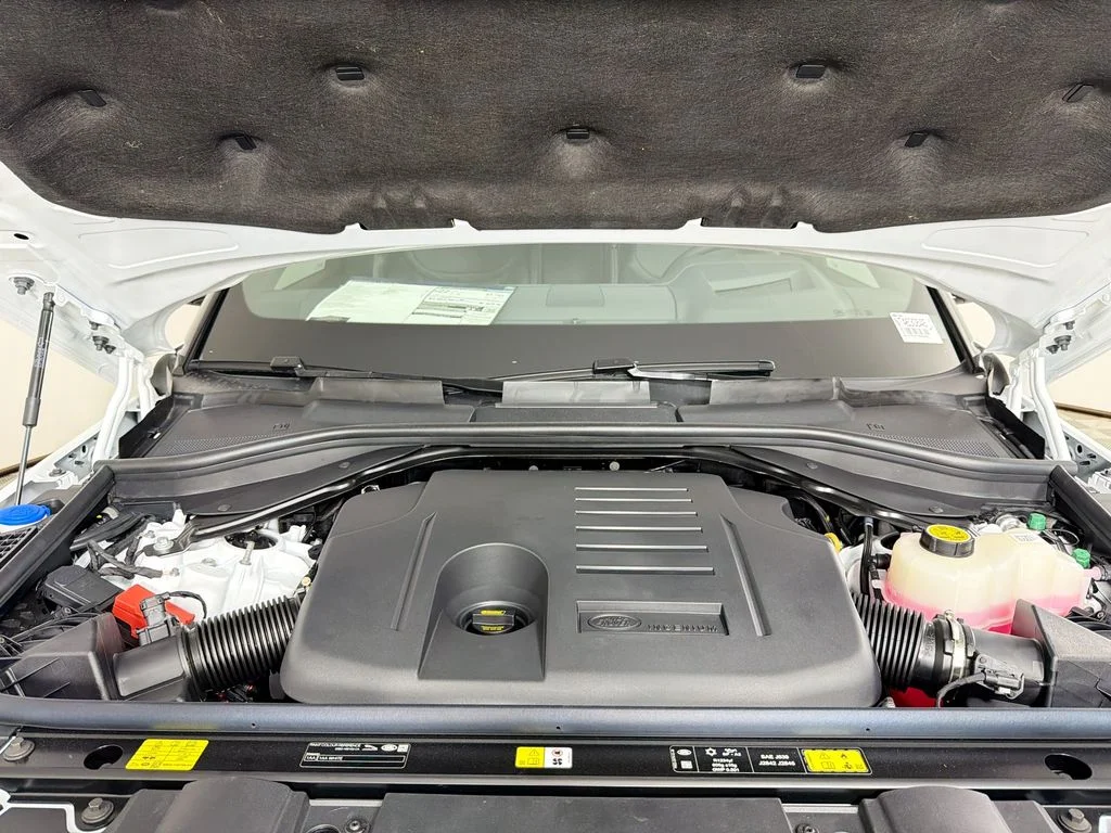 New 2026 Fuji White Land Rover SE image 32