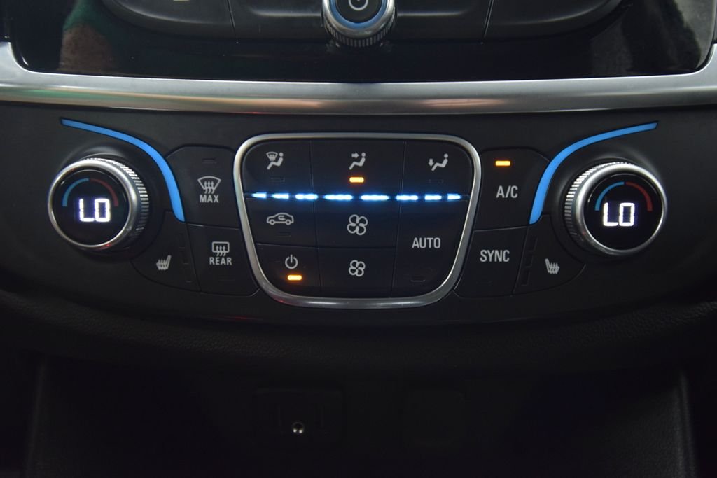 Used 2019 Silver Chevrolet LT image 28