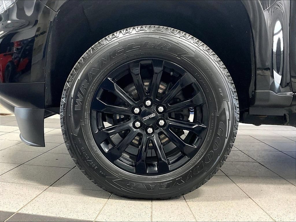 Used 2022 Onyx Black GMC Elevation image 7