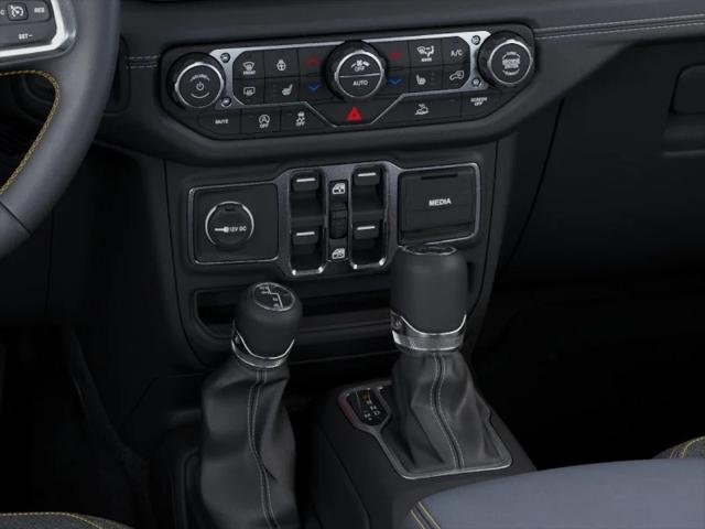 2025 Jeep Wrangler 4-Door Sahara - Photo 44