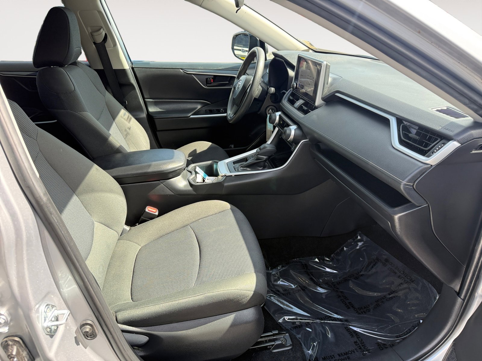 2024 Toyota RAV4 LE - Photo 19