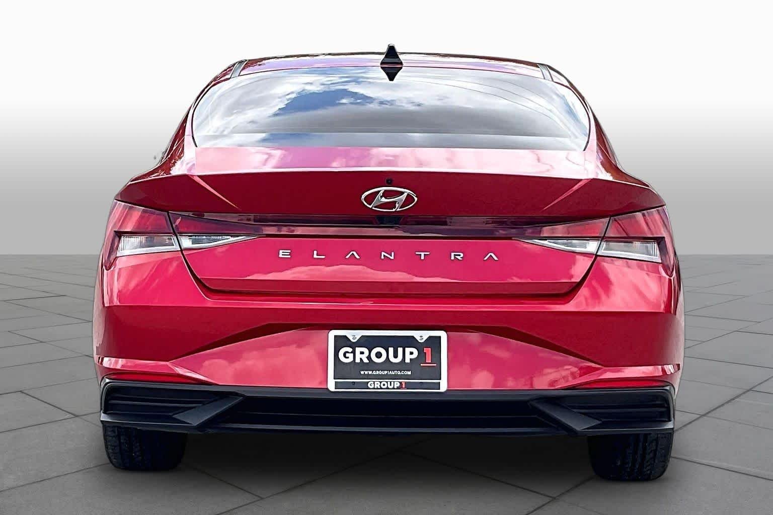Used 2023 Calypso Red Hyundai SEL image 3