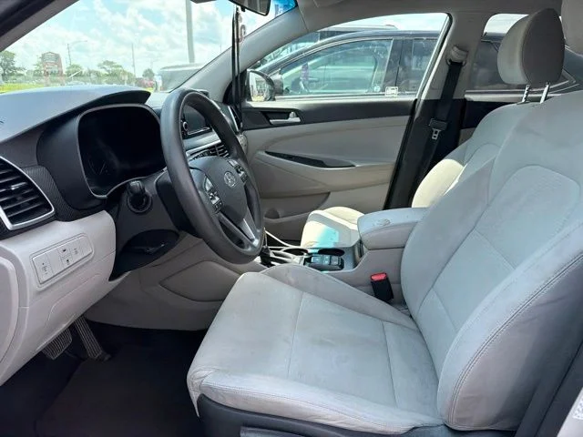 Used 2019 Molten Silver Hyundai SE image 17