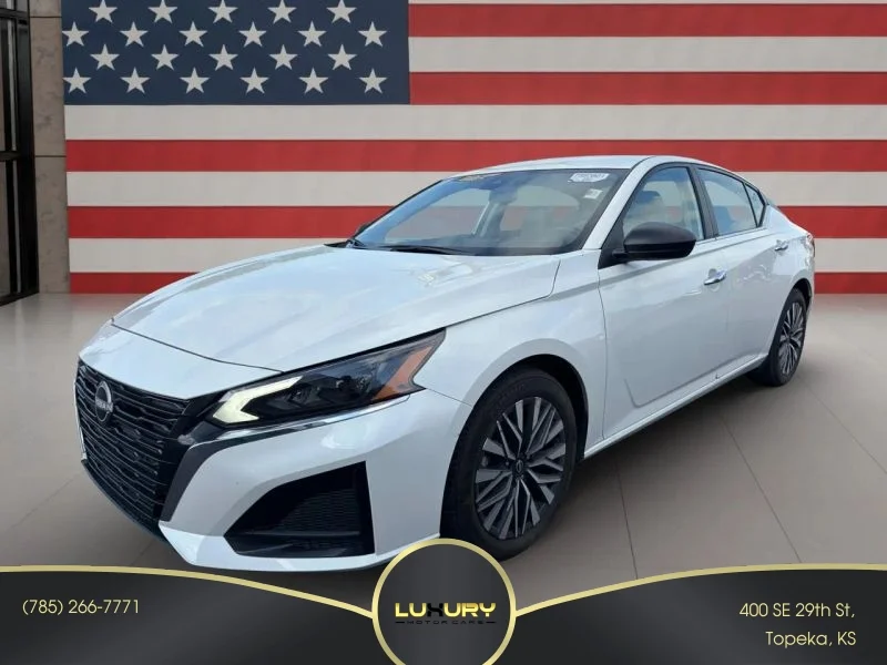 Used 2025 White Nissan 2.5 SV Sedan 4D image 1