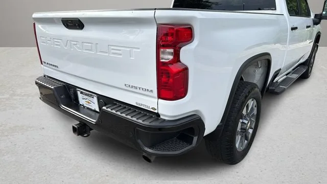 Used 2025 Summit White Chevrolet Custom image 35