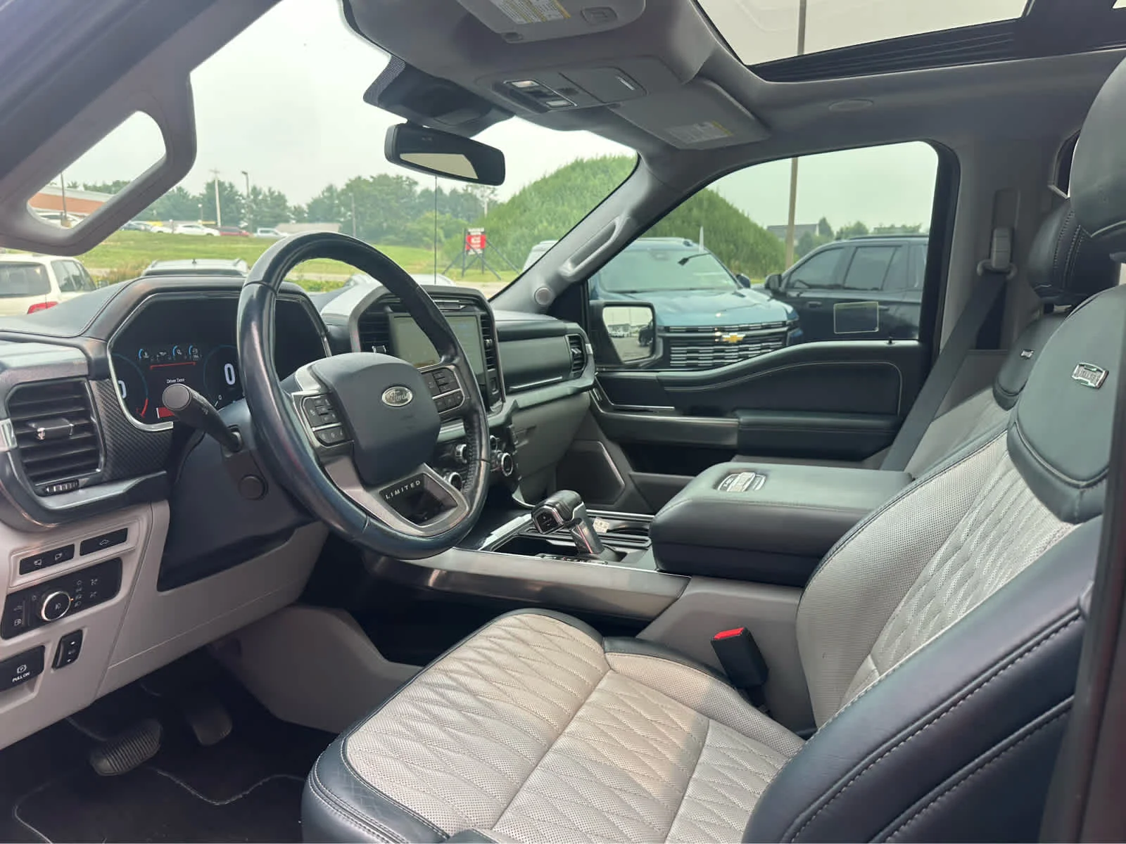 Used 2021 Smoked Quartz Metallic Tinted Clearcoat Ford Limited image 7