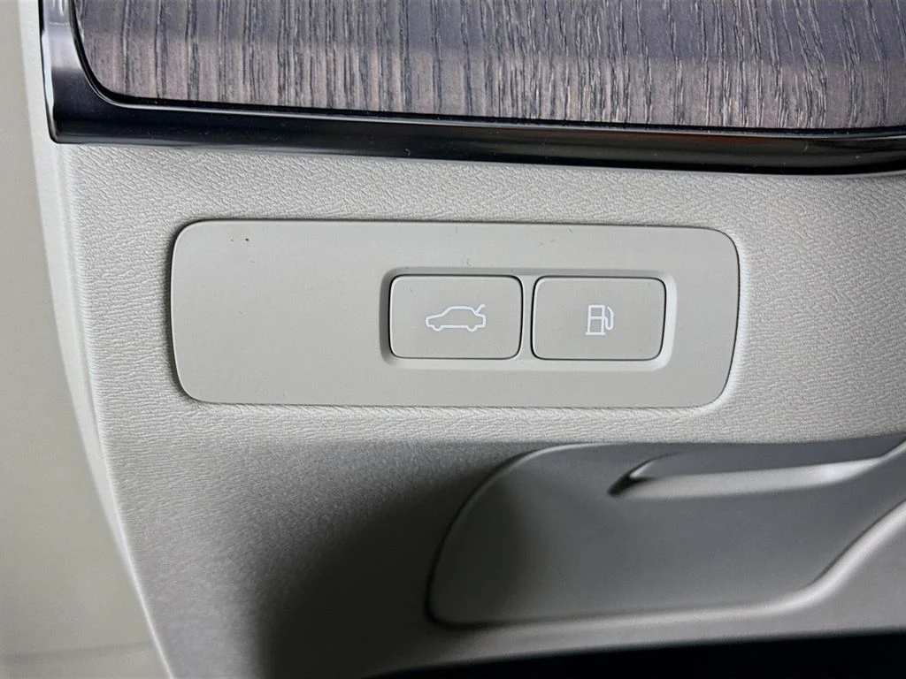 New 2026 Gray Metallic Volvo T8 Ultra image 11