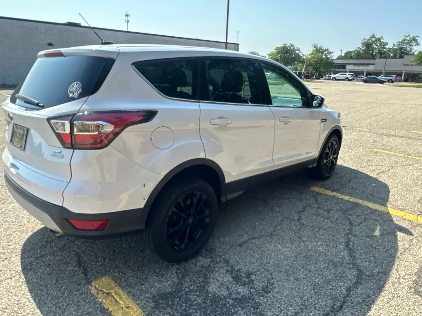 Used 2017 Oxford White Ford SE image 18
