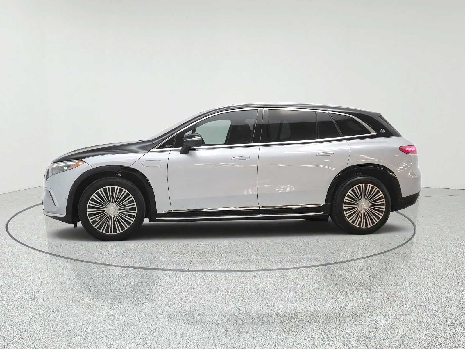 Certified Used 2024 Obsidian Black/Cirrus Silver Mercedes-Benz Maybach EQS 680 4MATIC® SUV image 8