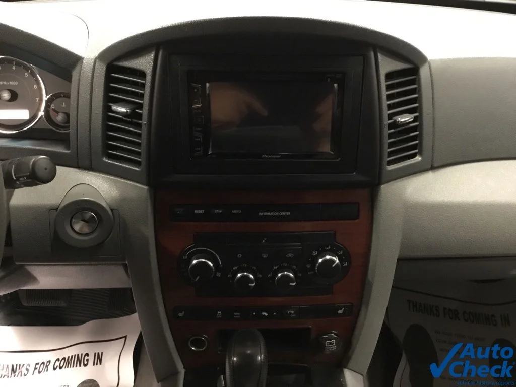 Used 2005 Red Jeep Limited image 47