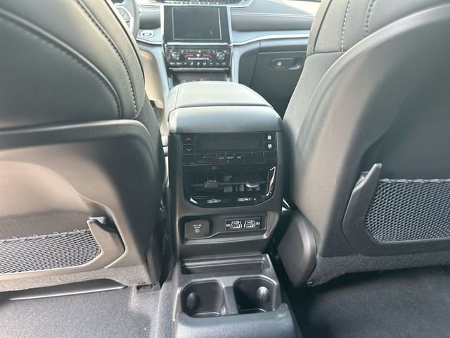 Used 2023 White Jeep Altitude image 22