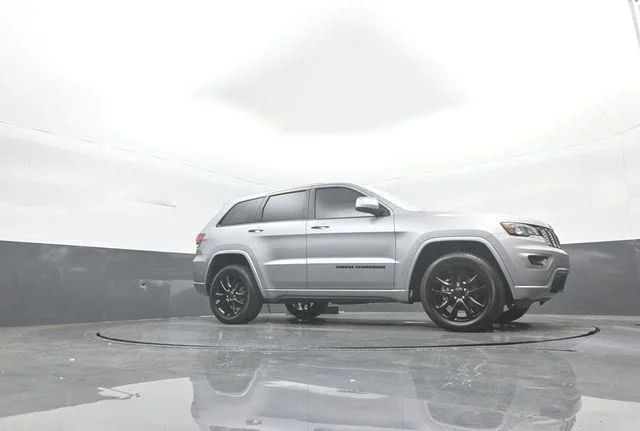 Used 2020 Silver Jeep Altitude image 35
