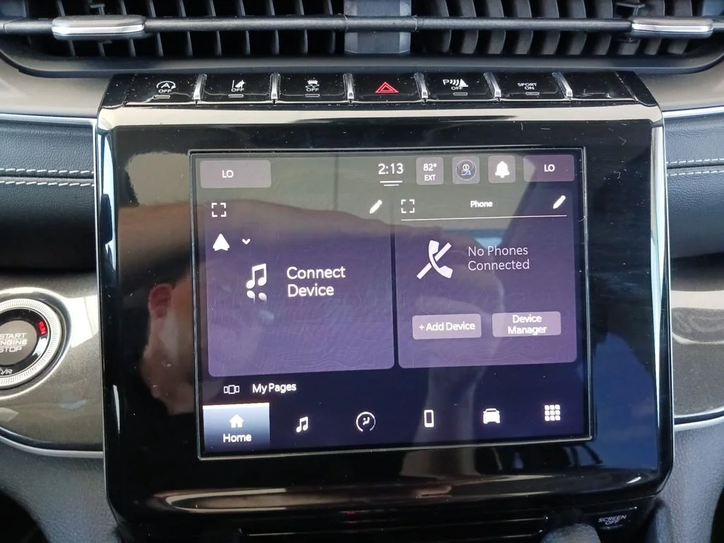 Used 2023 White Jeep Laredo image 20