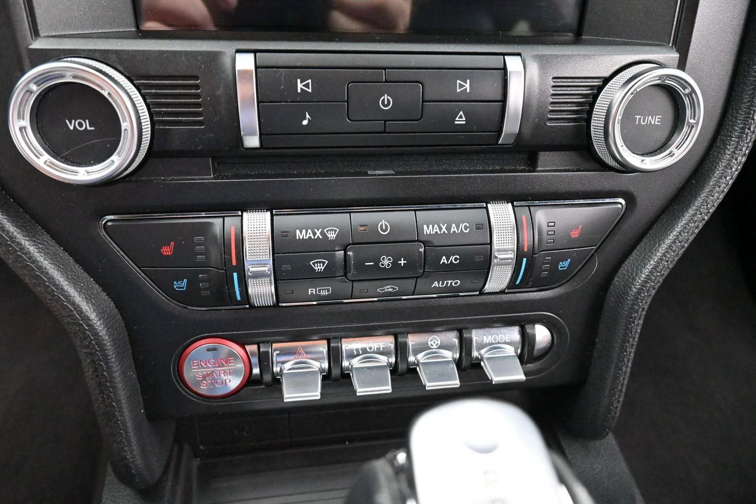 Used 2018 Magnetic Ford GT Premium image 23