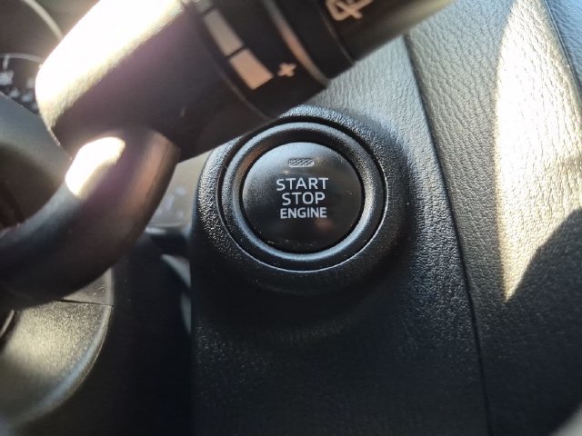Used 2016 White Mazda Grand Touring image 17