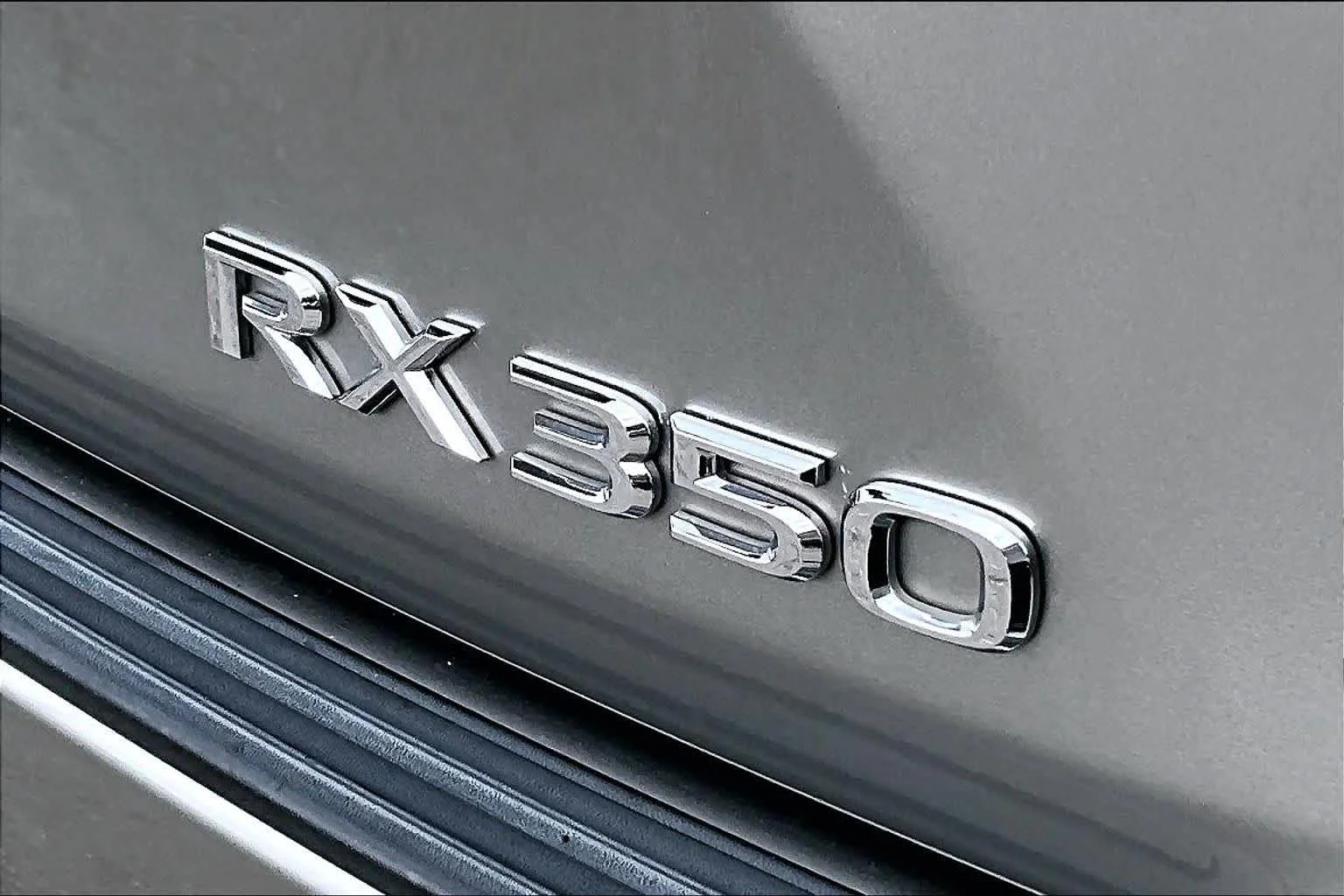 Used 2020 Atomic Silver Lexus  image 18