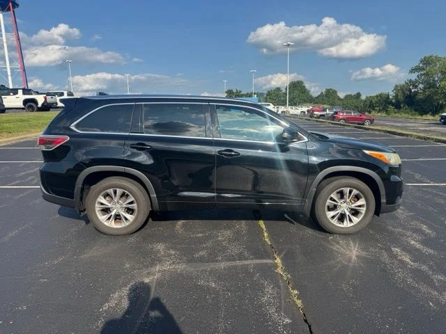 Used 2015 Toyota Highlander XLE with VIN 5TDJKRFH9FS180049 for sale in Dry Ridge, KY