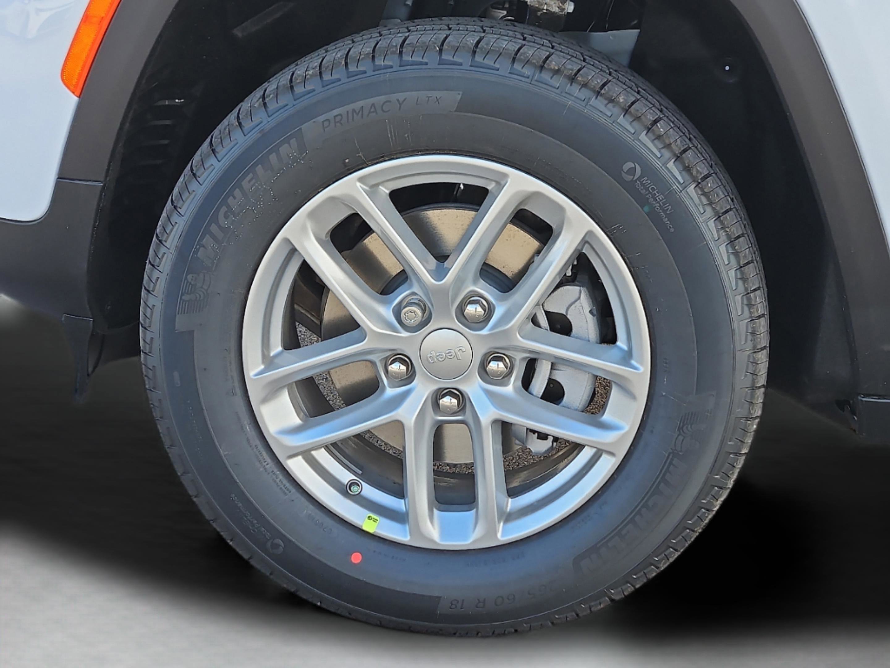 New 2025 Bright White Clear-Coat Exterior Paint Jeep Laredo image 9