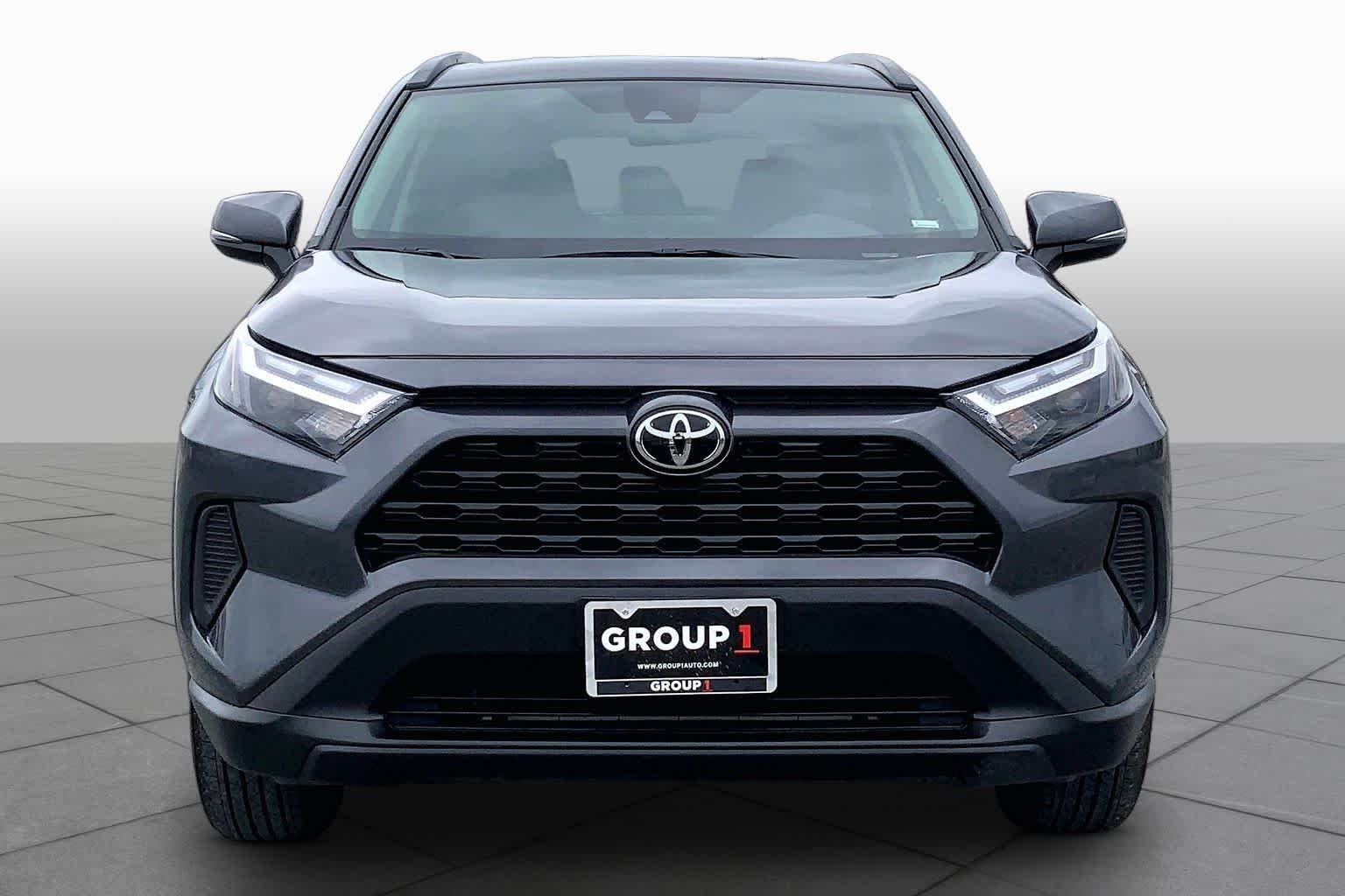 Used 2025 Magnetic Gray Metallic Toyota XLE image 4