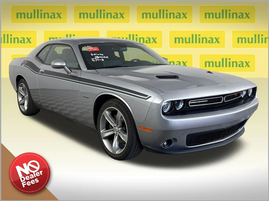 2015 Dodge Challenger R/T's photo