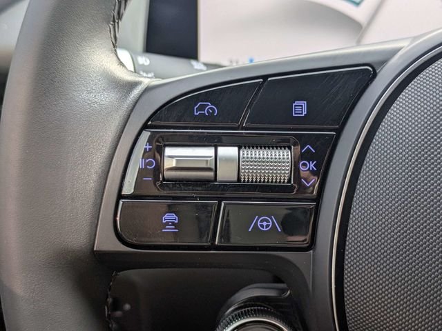 Used 2023 Gold Hyundai SEL image 24