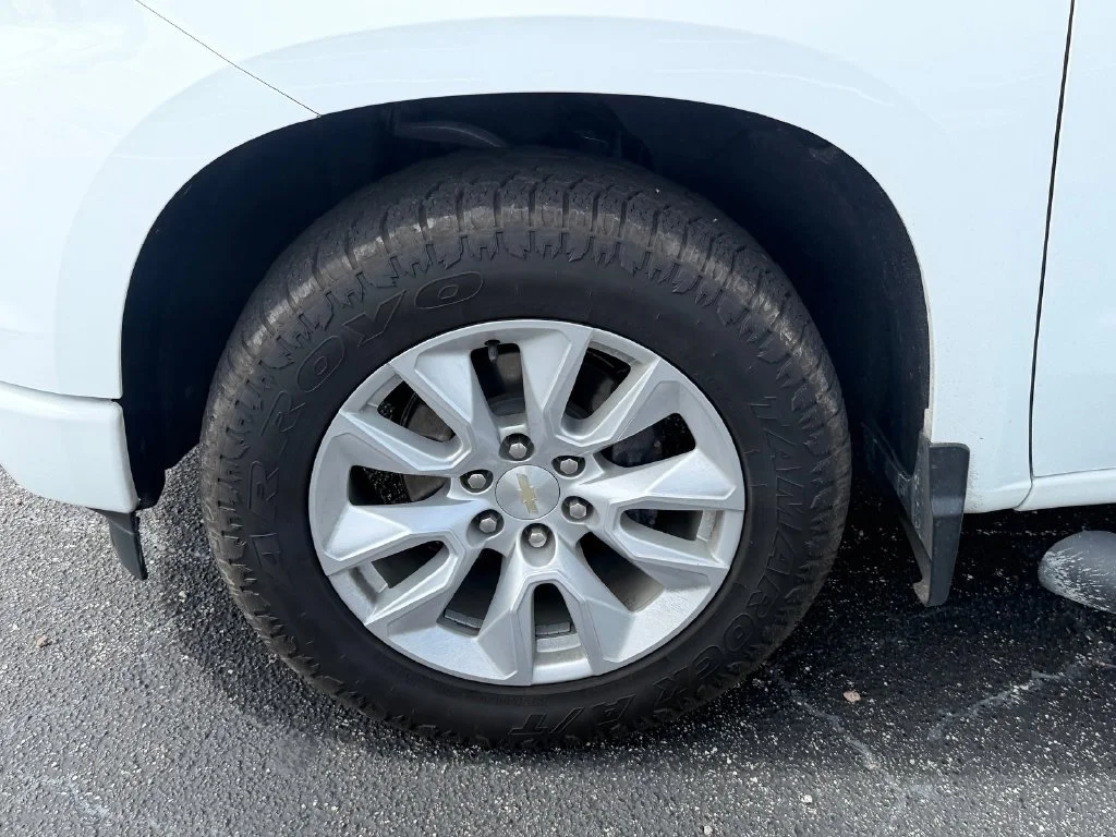 Used 2022 White Chevrolet Custom image 11