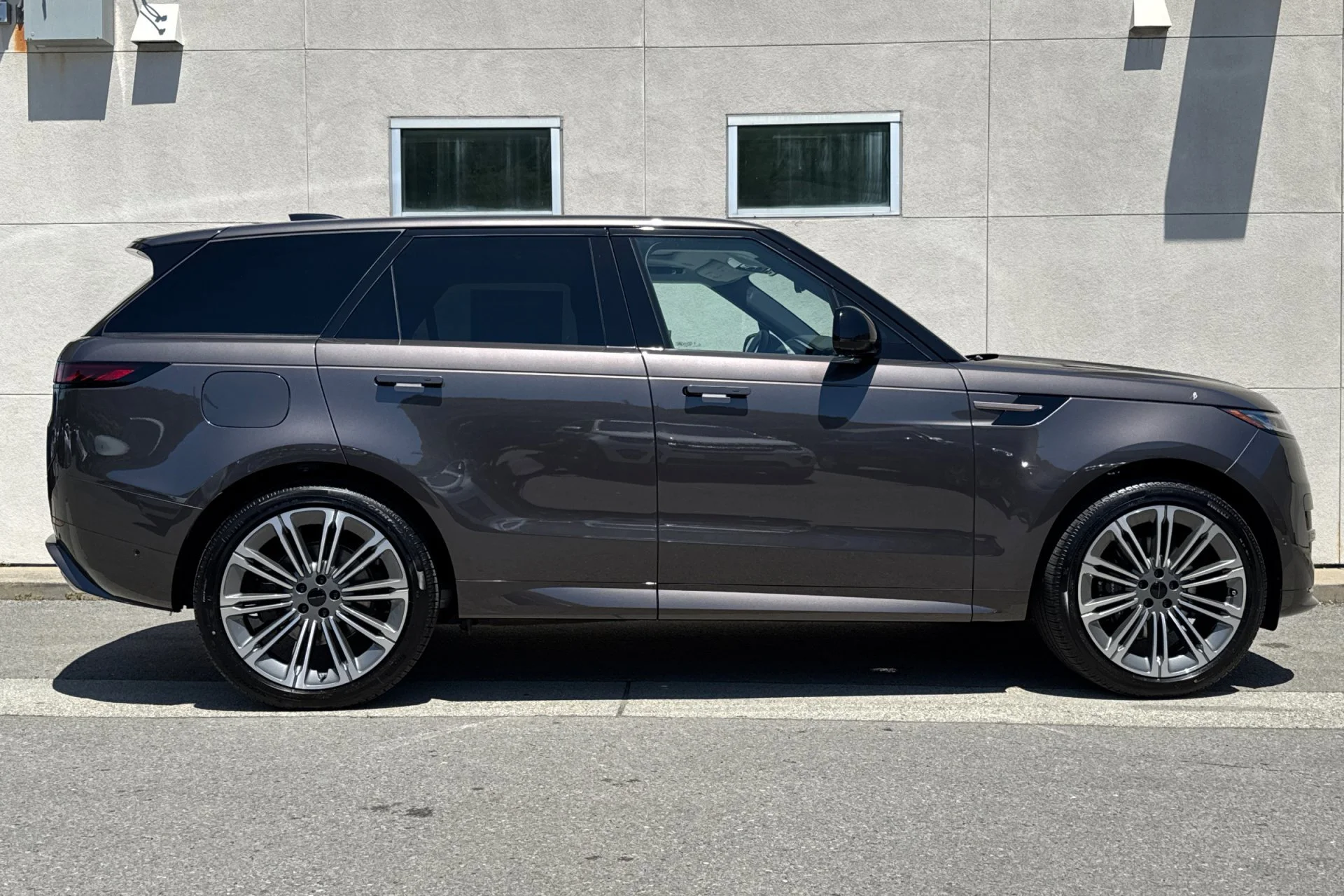 New 2026 Charente Grey Land Rover Dynamic SE image 8