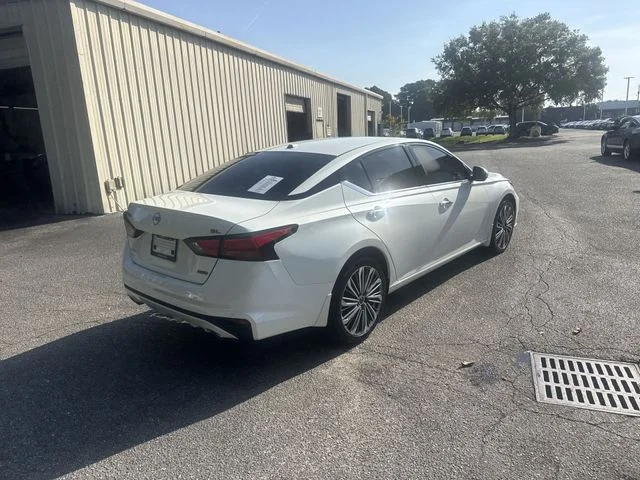 Used 2025 White Nissan 2.5 SL image 5