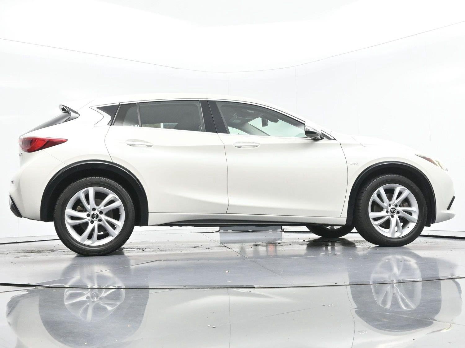 Used 2018 Majestic White INFINITI Base image 46