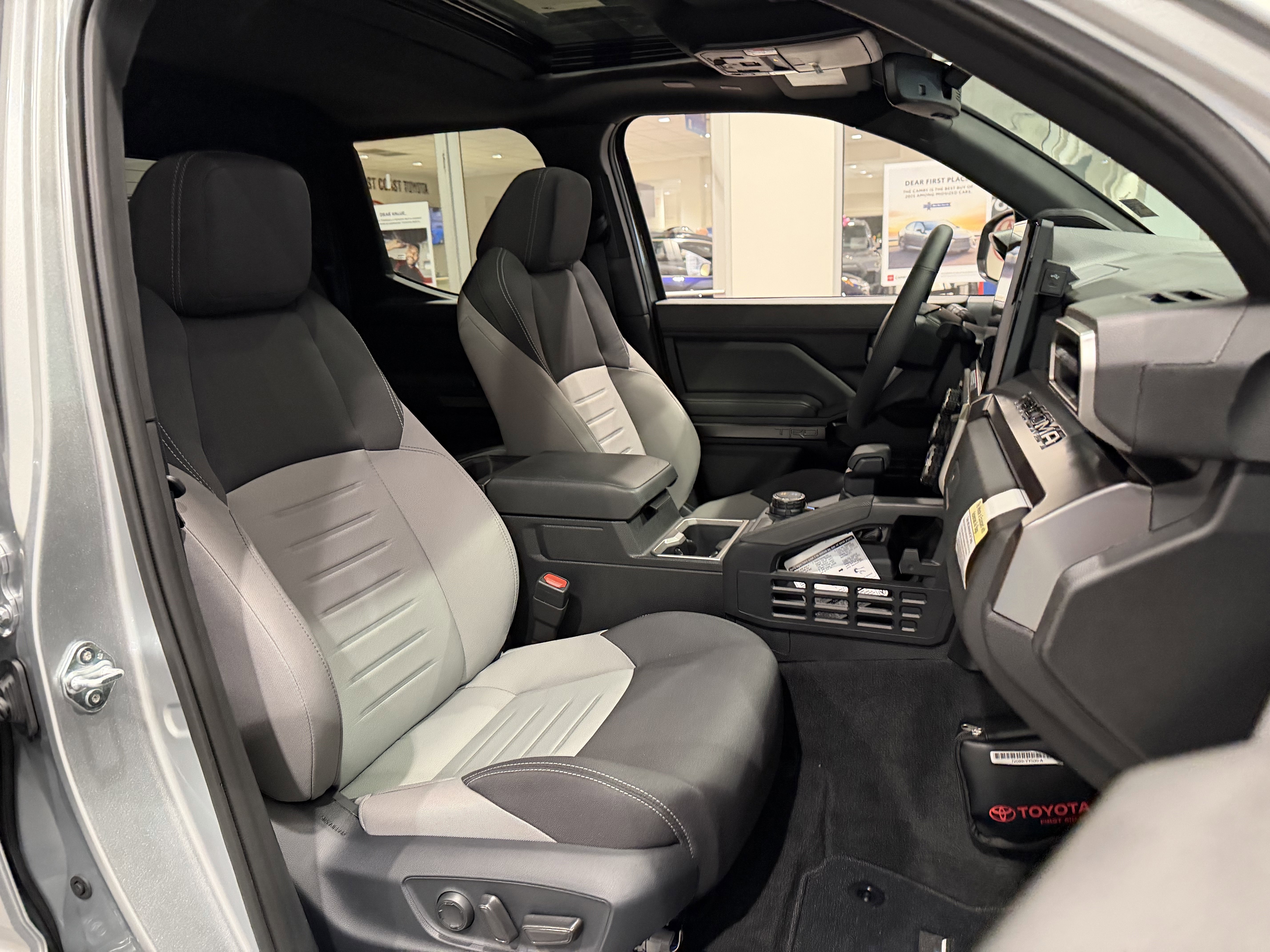 2025 Toyota Tacoma TRD Sport - Photo 35