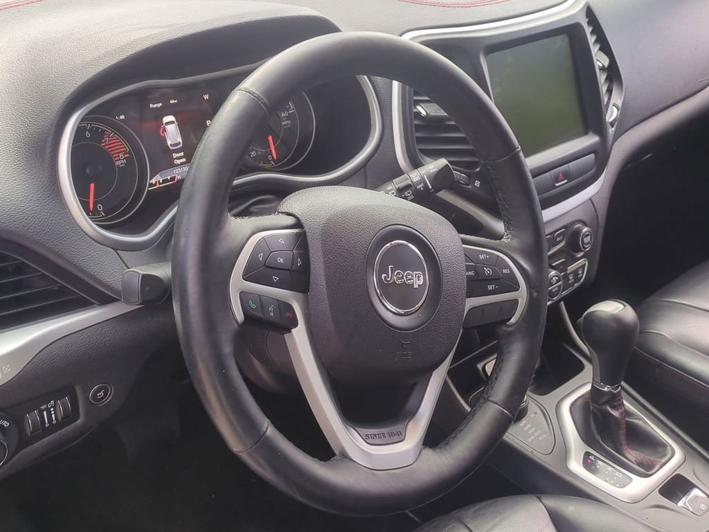 Used 2016 White Jeep Trailhawk image 14