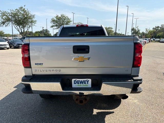 Used 2018 Silver Ice Metallic Chevrolet LT image 4