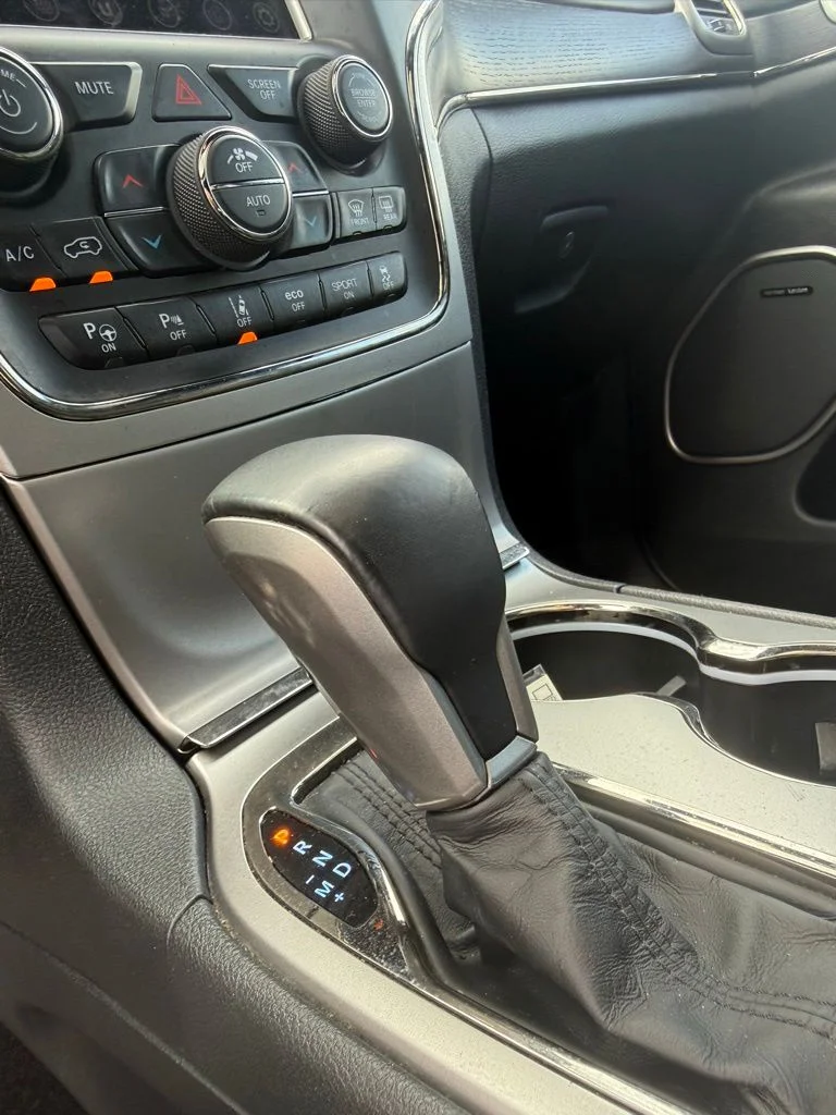 Used 2018 White Jeep Overland image 17