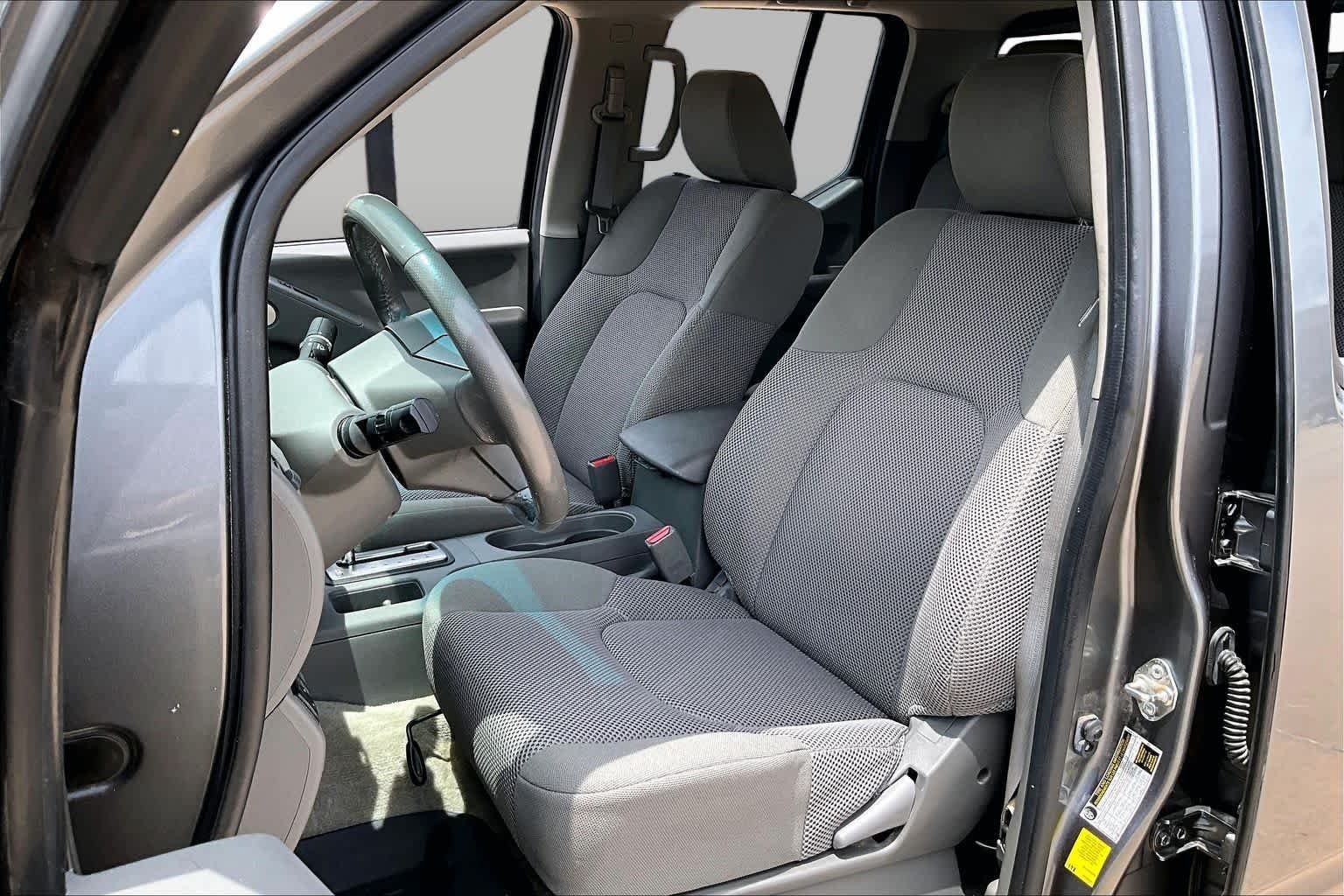 Used 2018 Gun Metallic Nissan SV V6 image 8